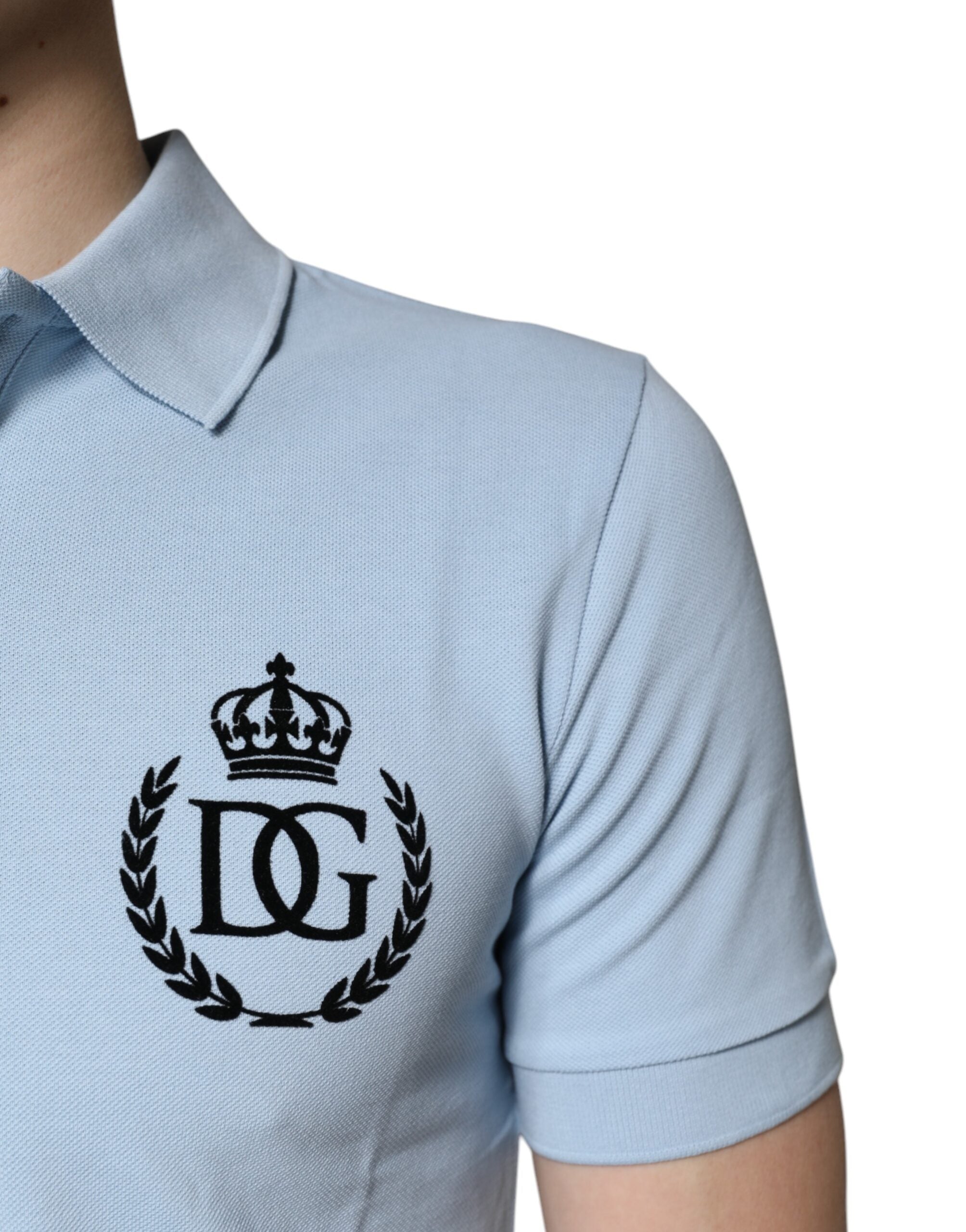 Dolce & Gabbana Hellblaues Baumwoll-Poloshirt mit Kronenkragen