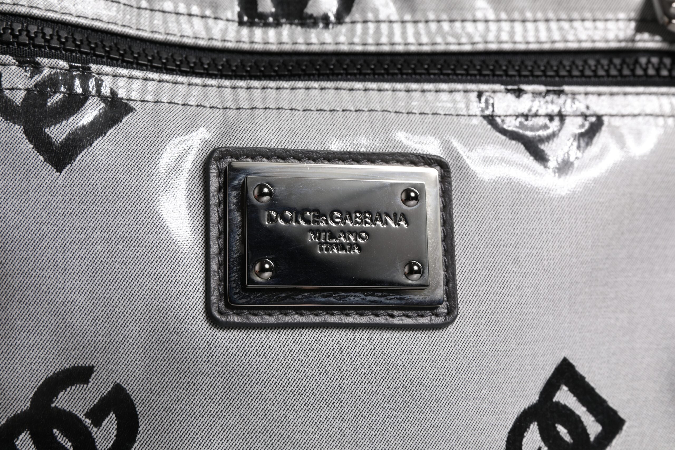 Dolce & Gabbana Polyester Grau Schwarz DG Logo Plaketten Rucksack Tasche