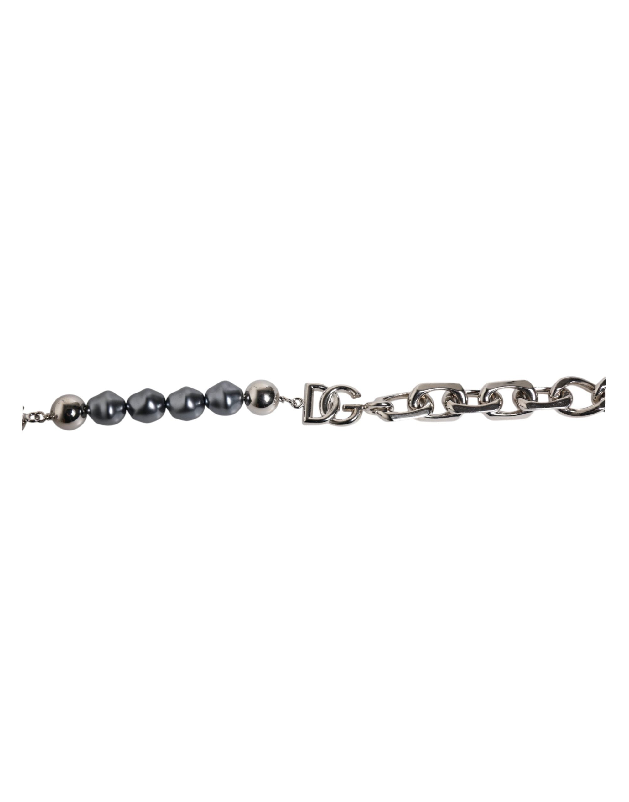 Dolce & Gabbana silberfarbenes Kettenarmband mit Karabinerverschluss, Logo und grauen Perlen