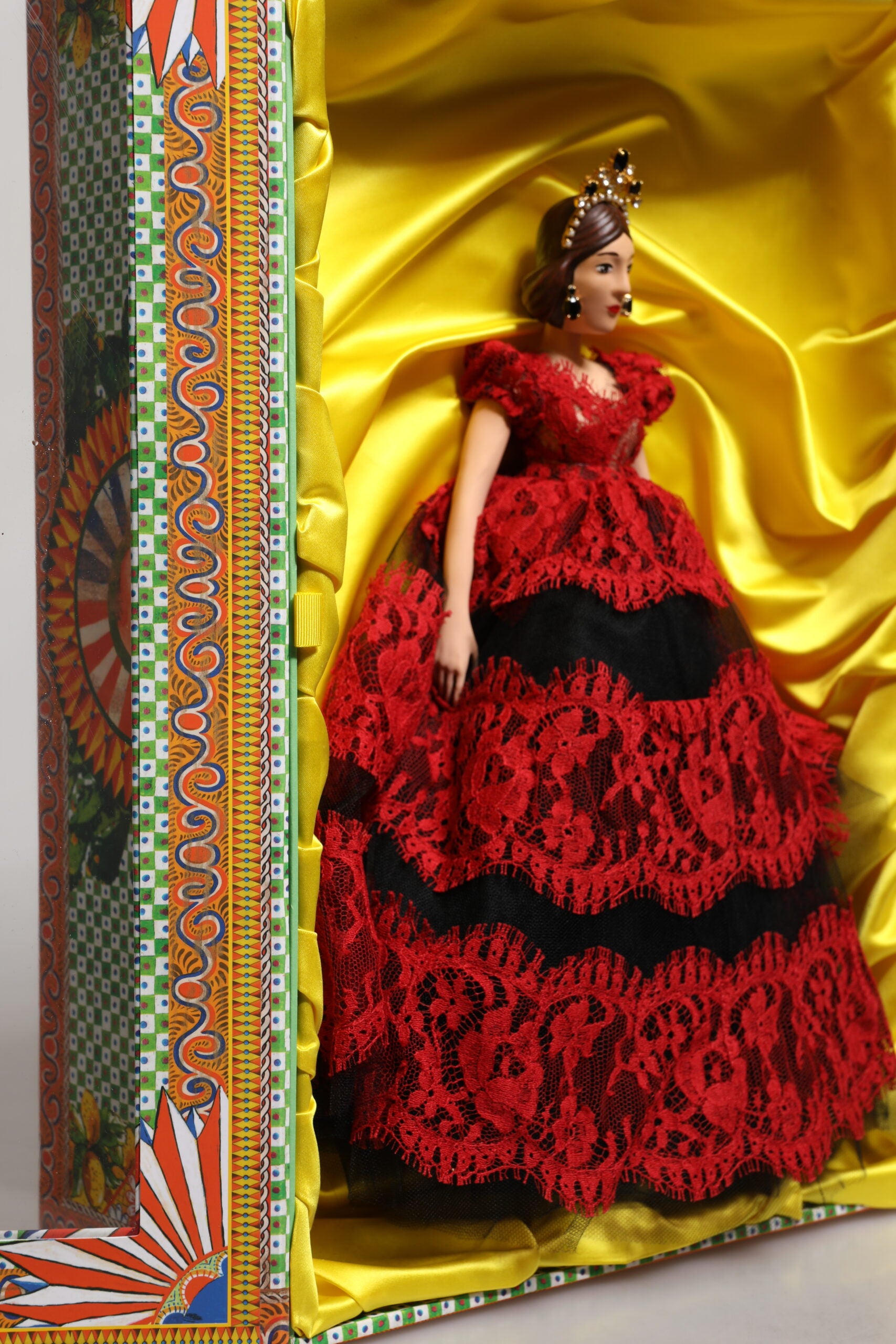 Dolce & Gabbana Rotes Kleid Keramik Porzellan Modebox Leder Sizilien Puppen