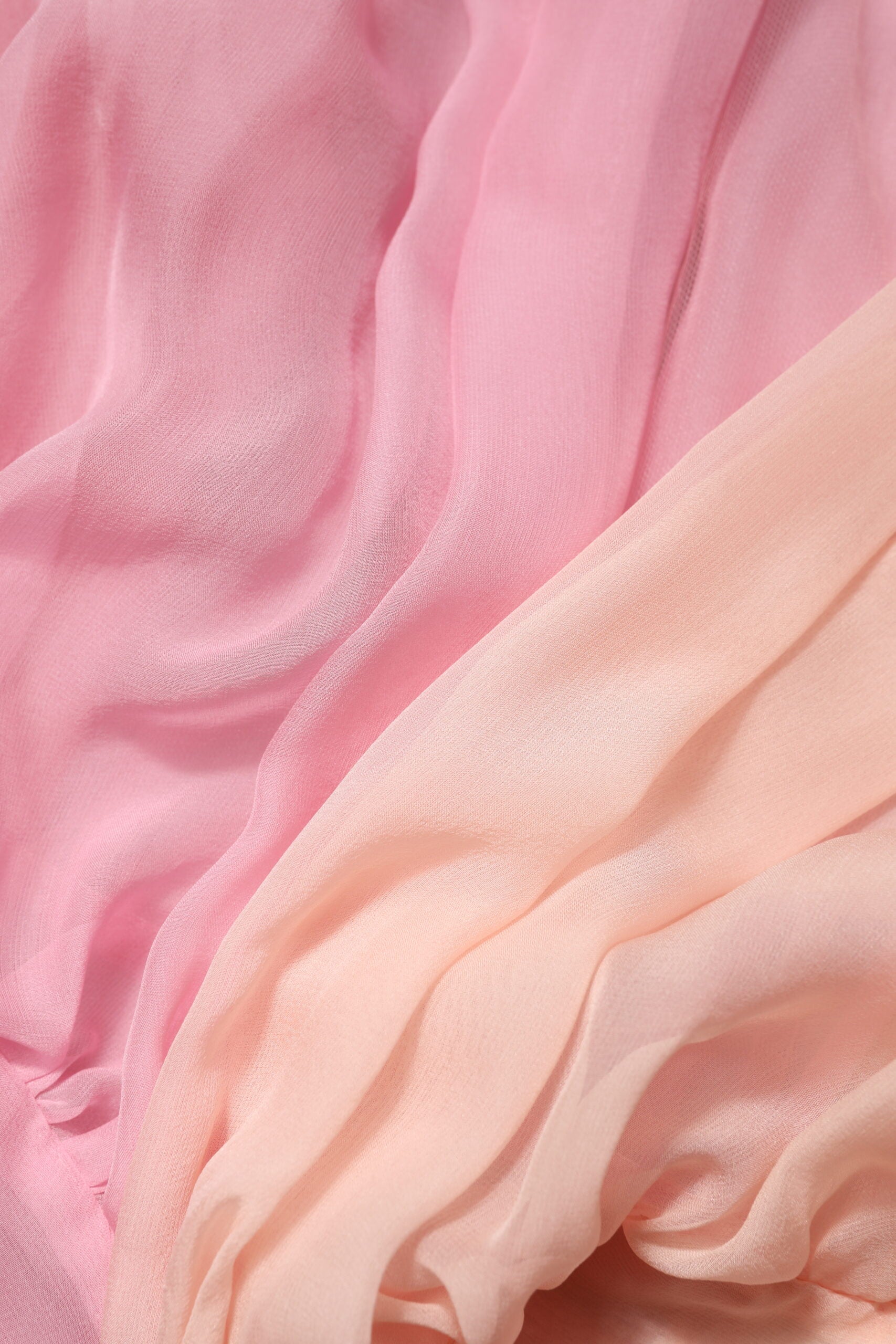 Dolce & Gabbana Pinke Bluse mit tiefem V-Ausschnitt und langen Ärmeln