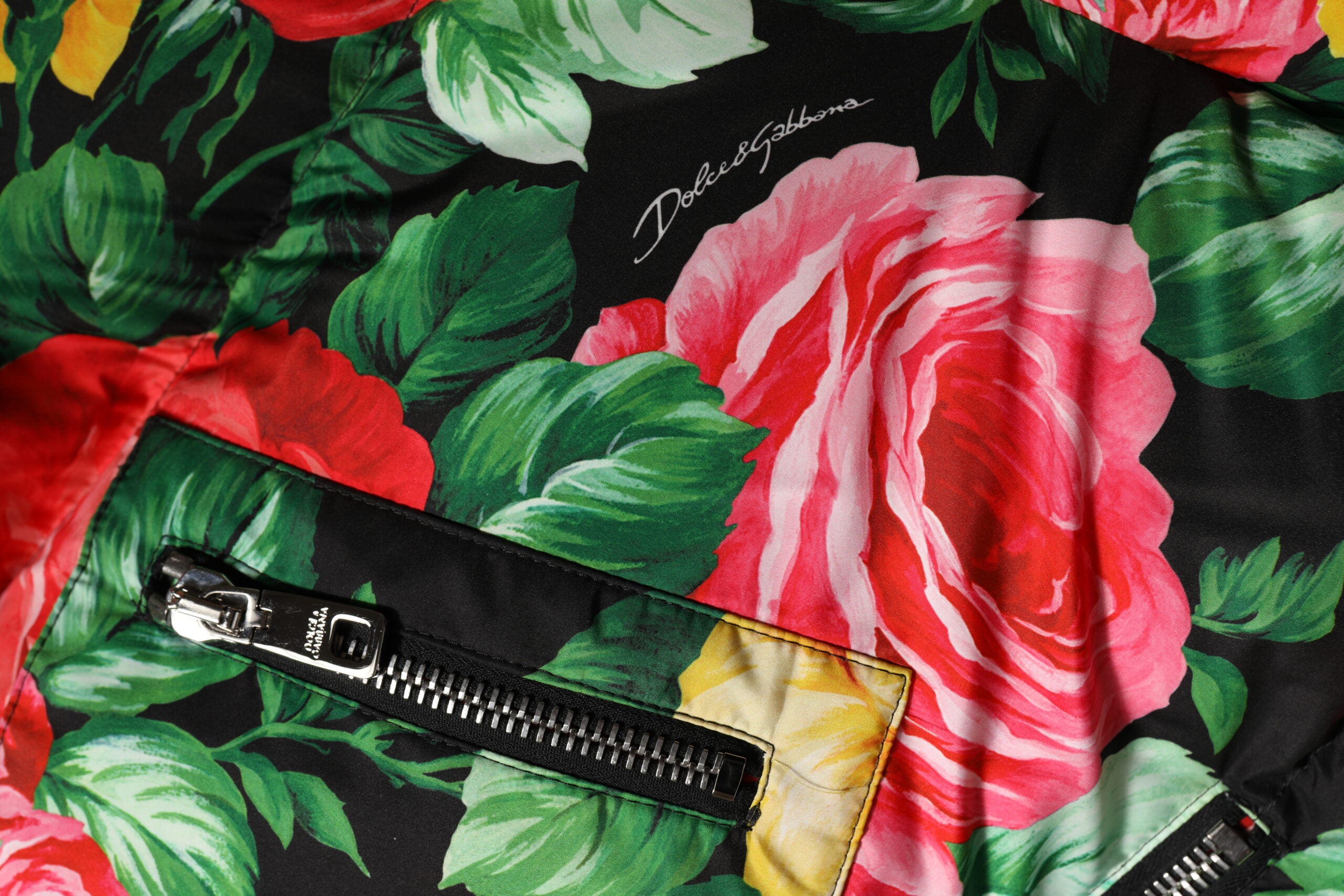 Dolce & Gabbana Bunt Geblümte Steppjacke mit Kapuze