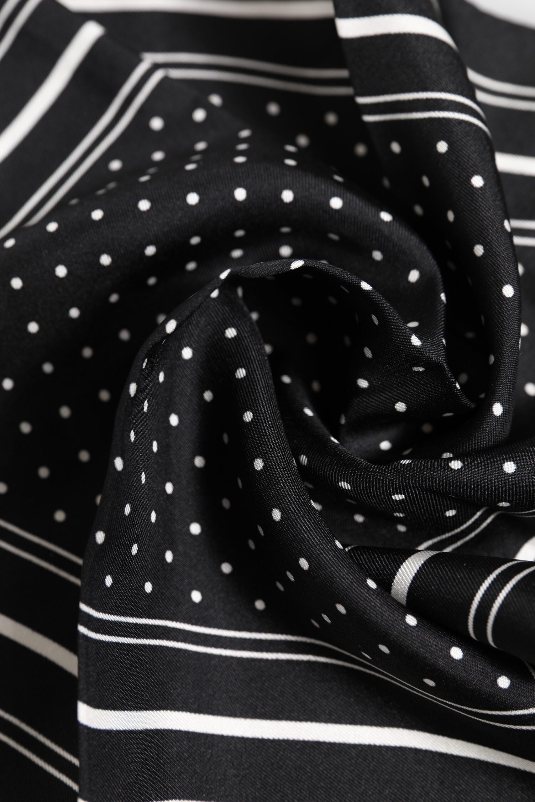 Dolce & Gabbana Schwarz-Weiß Polka Dot Herren Foulard Schal