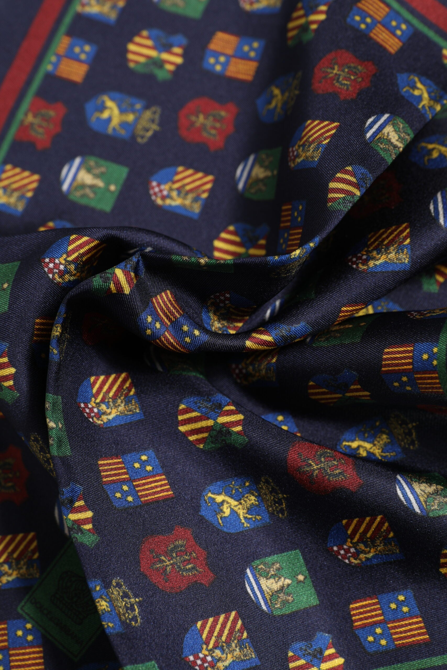 Dolce & Gabbana Vielfarbener Foulard-Schal mit Medaillenmotiv