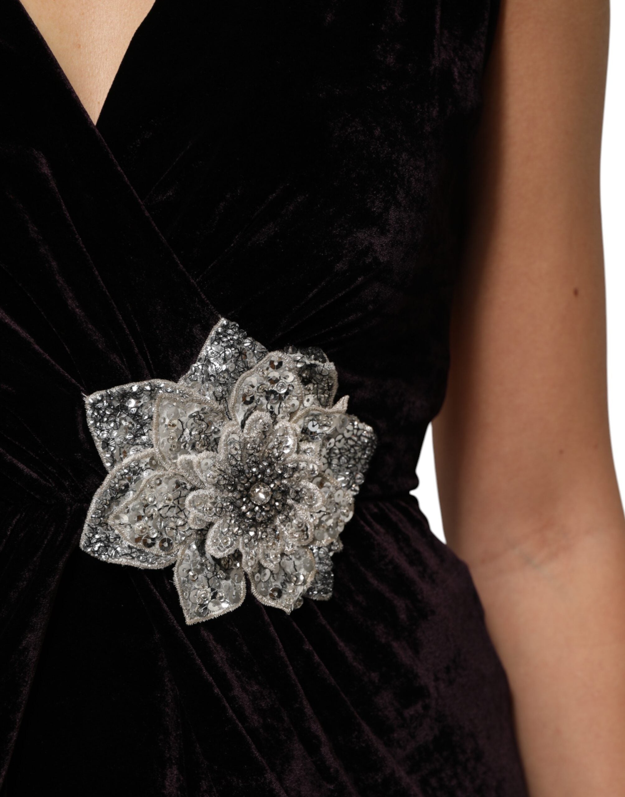 Dolce & Gabbana Schwarzes A-Linien-Kleid aus Samt mit Blumenapplikationen