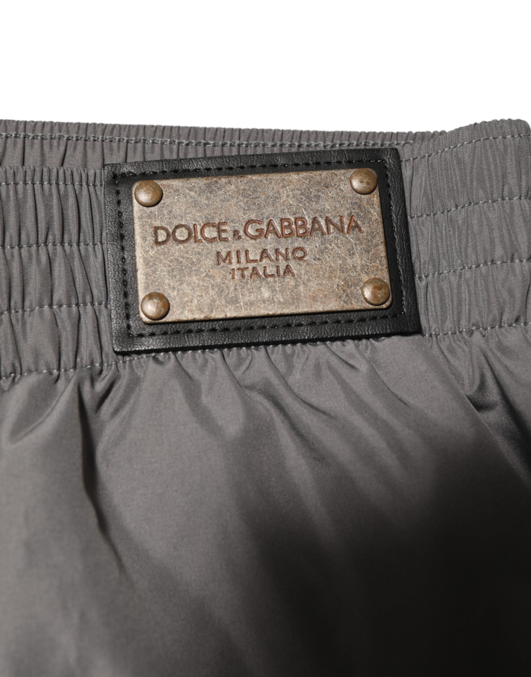 Dolce & Gabbana Hellgraue Nylon-Shorts mit elastischem Bund Badeshorts