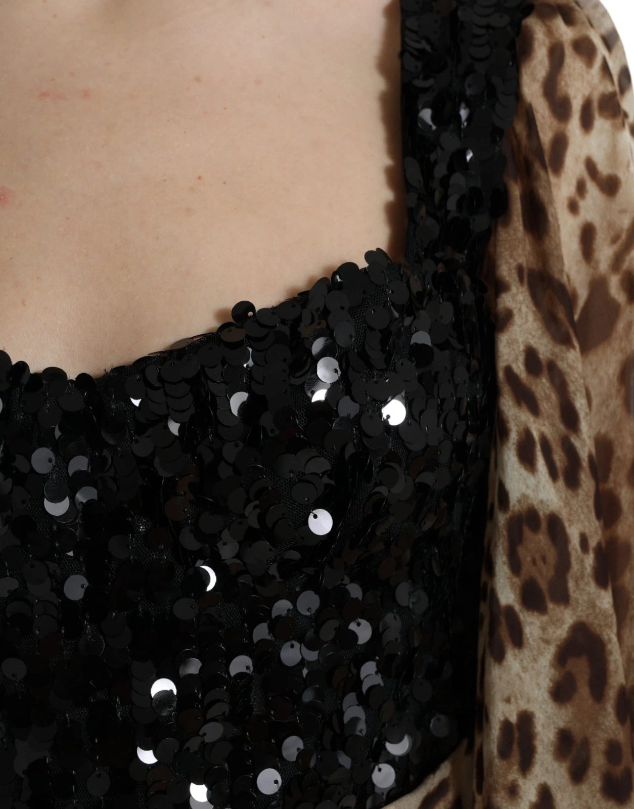 Dolce & Gabbana Maxikleid aus Seide mit Leopardenmuster, Pailletten und Rüschen