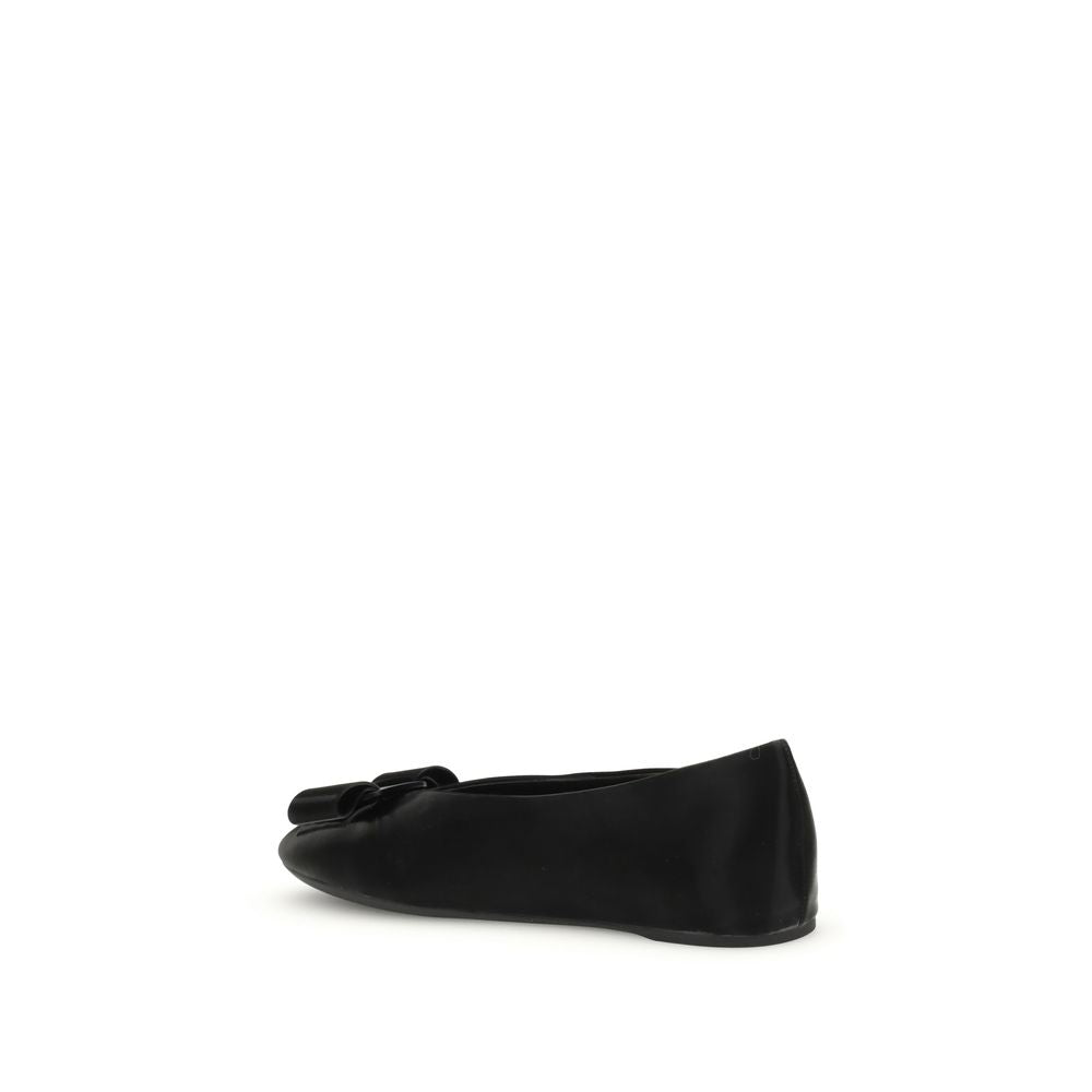 Ferragamo Ballerinas aus schwarzem Kalbsleder Bos Taurus