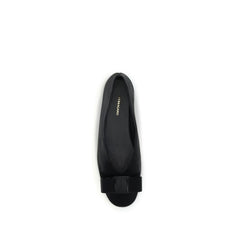 Ferragamo Ballerinas aus schwarzem Kalbsleder Bos Taurus