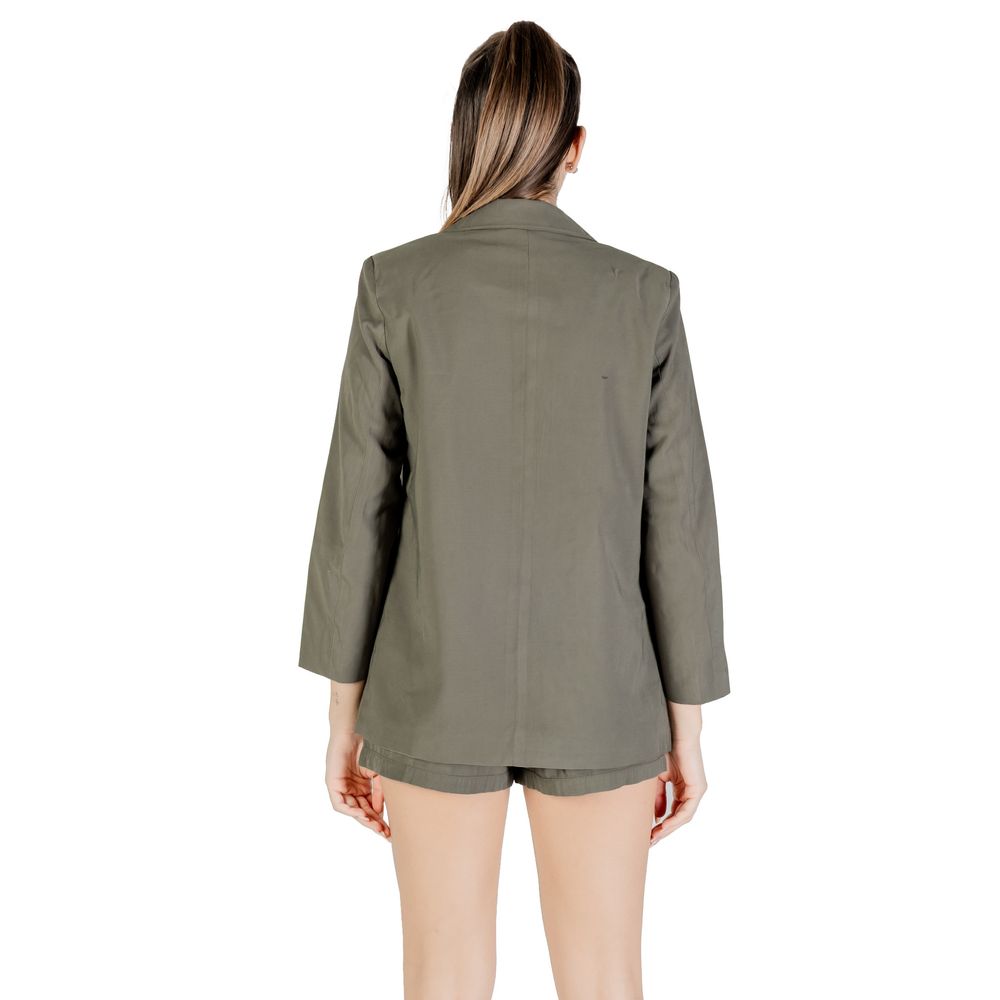 Nur grüner Viskose-Blazer
