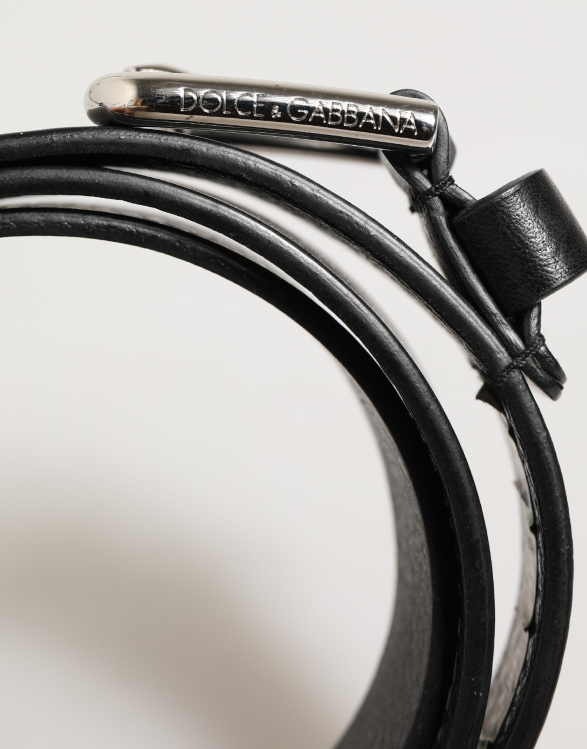 Dolce & Gabbana Schwarzer Ledergürtel mit klassischer Metallschnalle und Logo