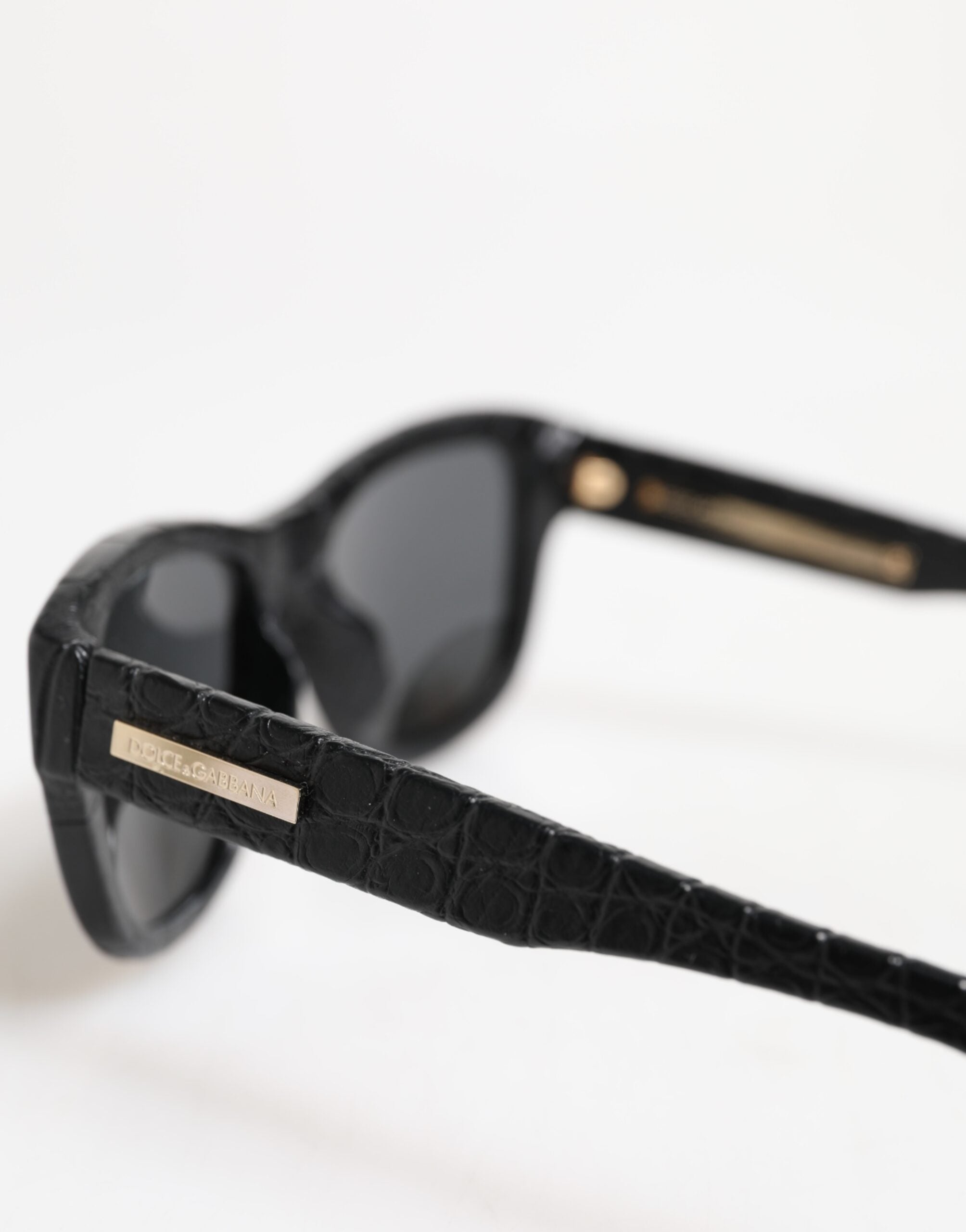 Dolce & Gabbana DG4177 Sonnenbrille mit schwarzem Lederrahmen und getönten Gläsern