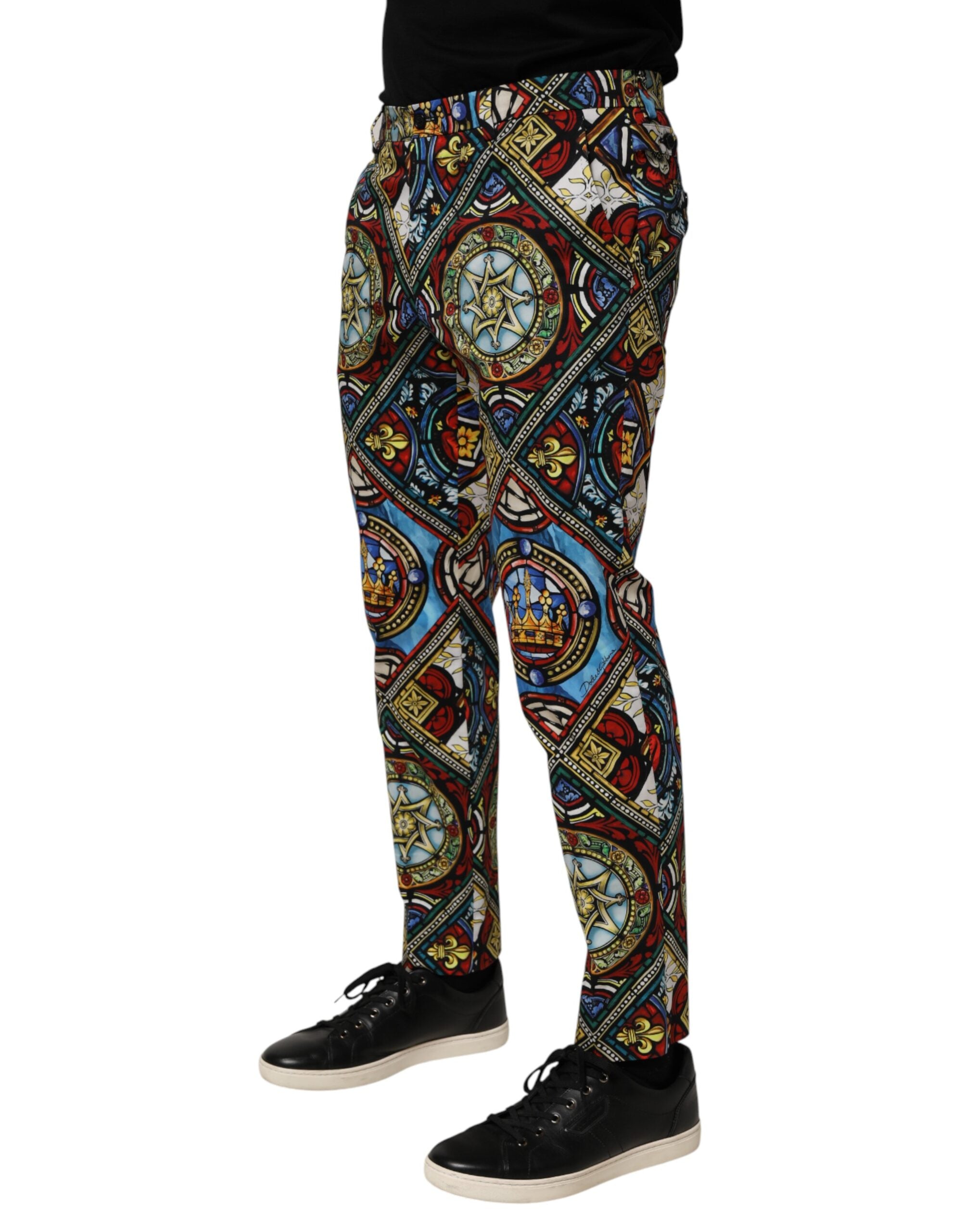 Dolce & Gabbana Herrenhose mit mehrfarbigem Aufdruck im Stil eines Buntglasfensters