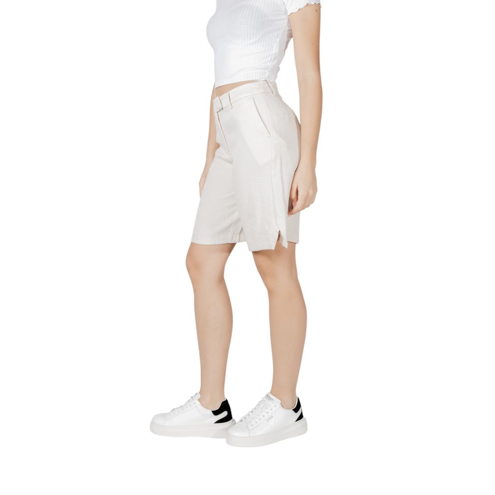 Vila Clothes Beigefarbene Viskose-Bermudashorts