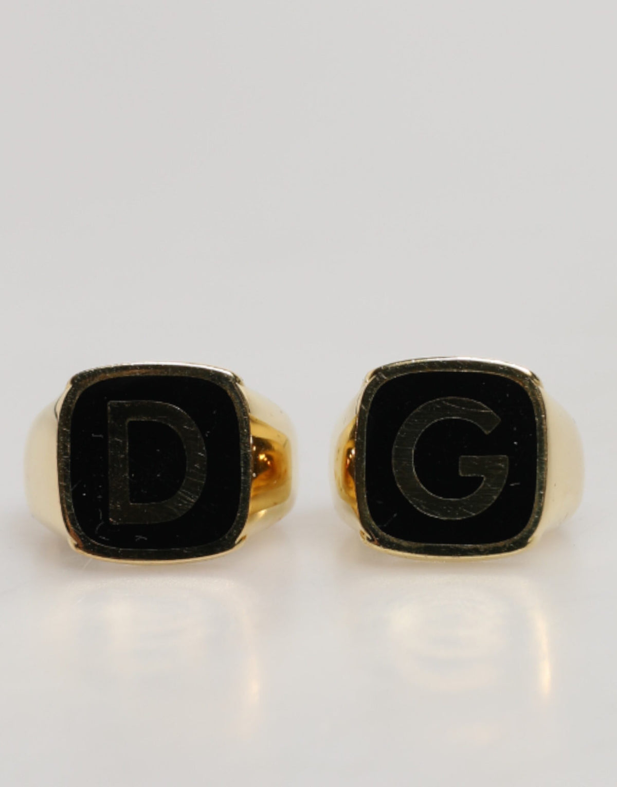 Dolce & Gabbana Vergulde Echt Messing Zwarte Emaille "DG" Verstelbare Ringen