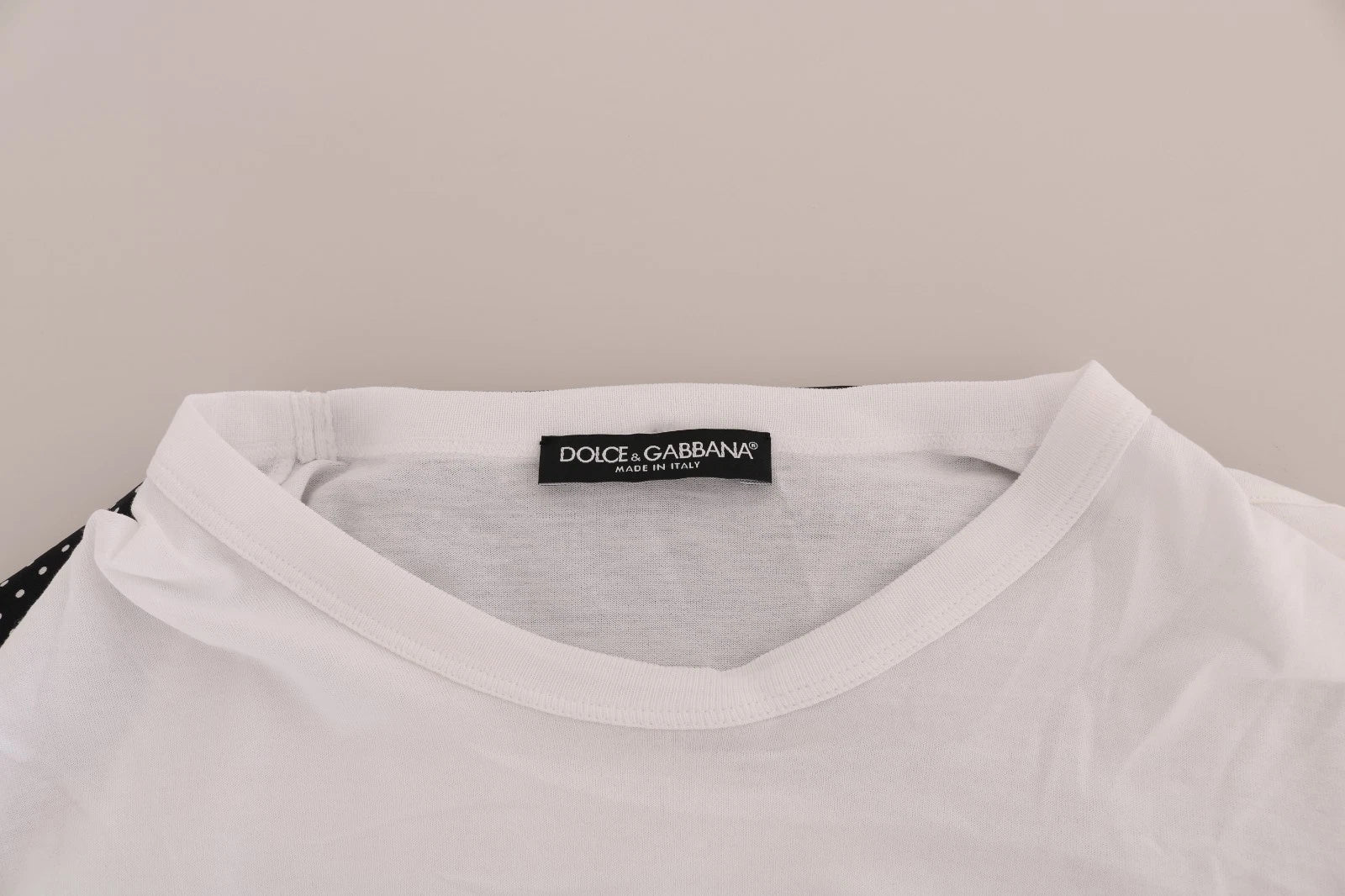 Dolce & Gabbana Weißes Baumwoll-T-Shirt mit schwarzem Seidenschal-Oberteil