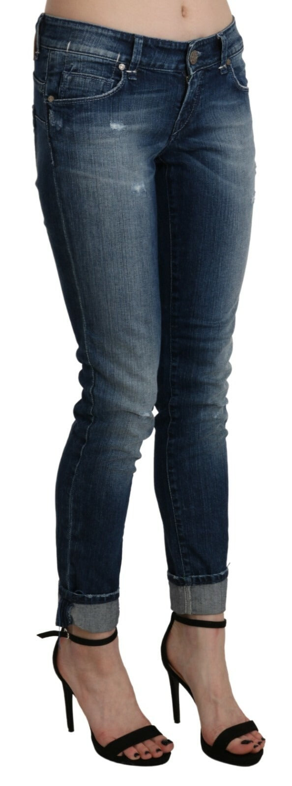 Acht baumwollene, hellblaue, ausgewaschene, tief sitzende Skinny Cropped Jeans