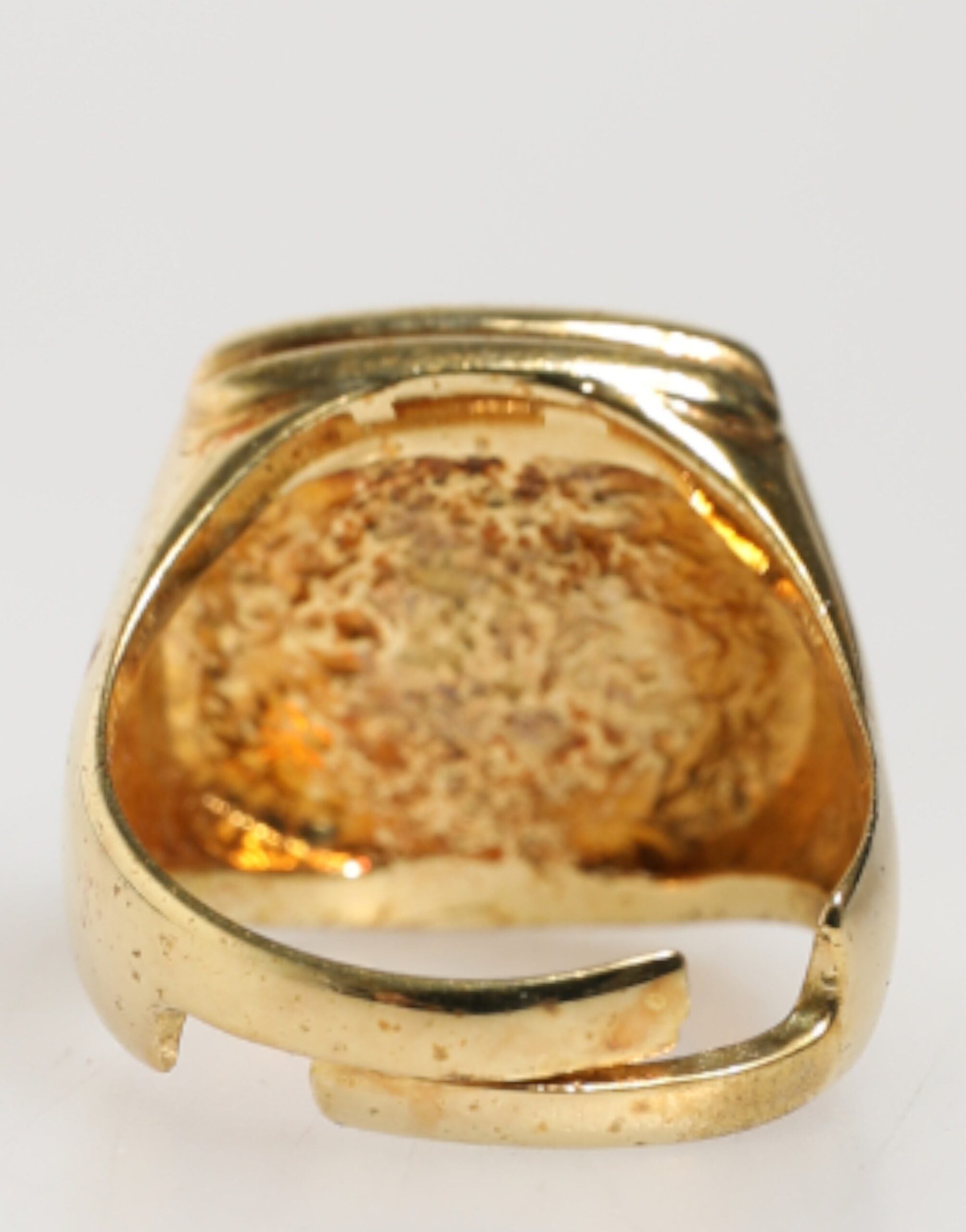 Dolce & Gabbana Verstellbare Ringe aus goldfarbenem Messing mit schwarzem Emaille-Buchstaben „J“