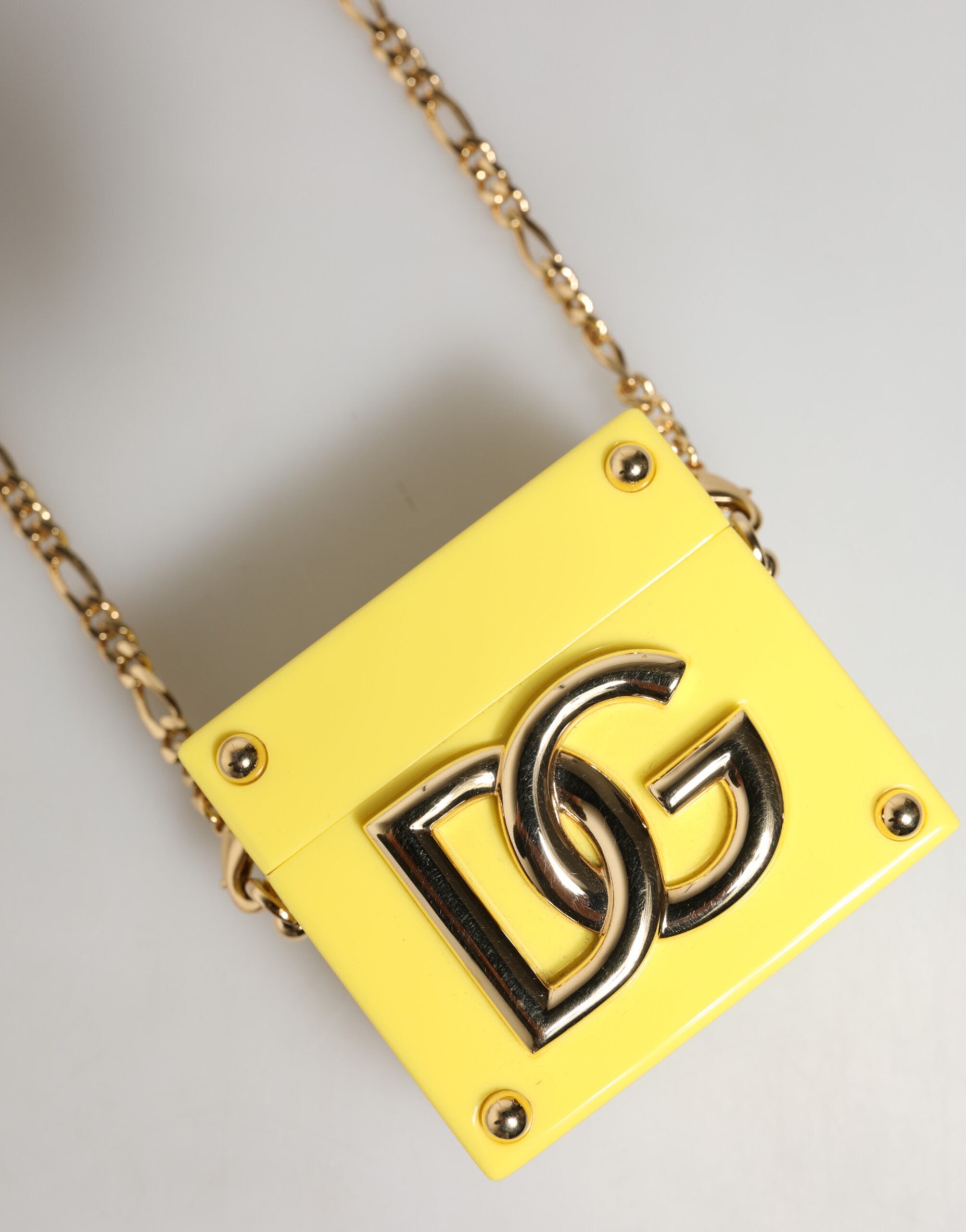 Dolce & Gabbana Gelbes DG Logo Plaketten-Cover Goldkette Airpods Hülle