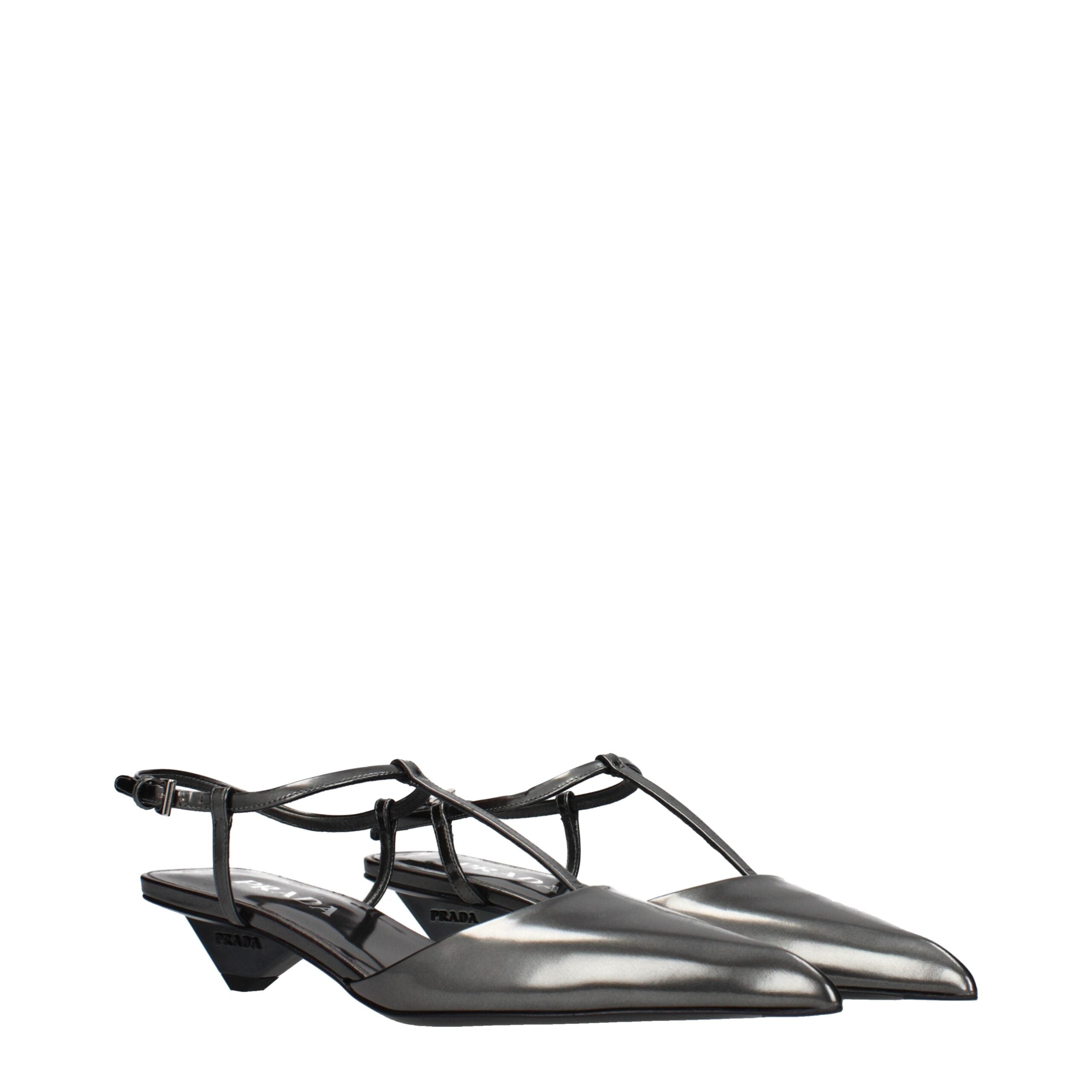 Prada Sandalen aus grauem Leder
